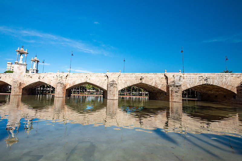 Puente de la Mar (Sea Bridge) at Turia Riverbed Park (Jardín del Turia - Tramo VIII) in Valencia, Spain